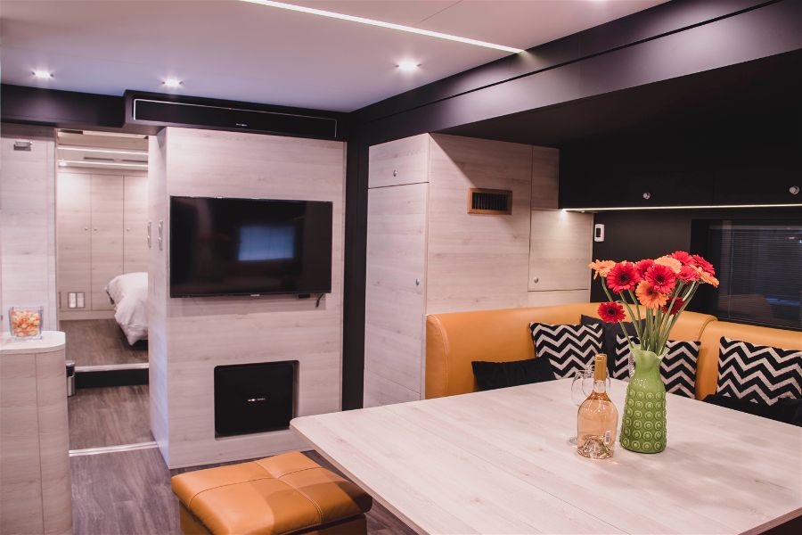 paul_sannen_motorhome_mercedes_actros_stx_interior1