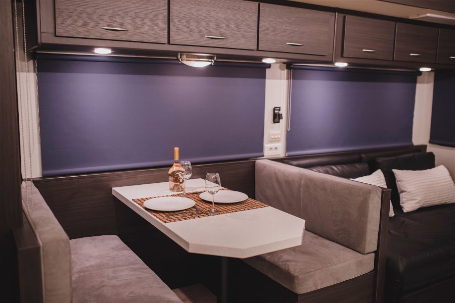 paul_sannen_motorhome_monaco_knight_black_interior_2