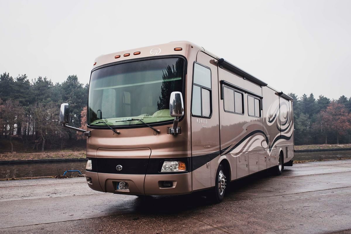 paul_sannen_motorhome_monaco_knight_gold_header
