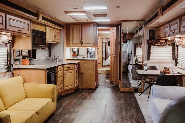 paul_sannen_motorhome_monaco_knight_grey_interior_1