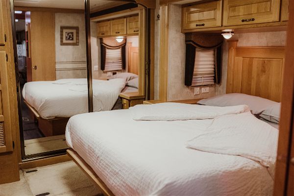 paul_sannen_motorhome_monaco_knight_grey_interior_2