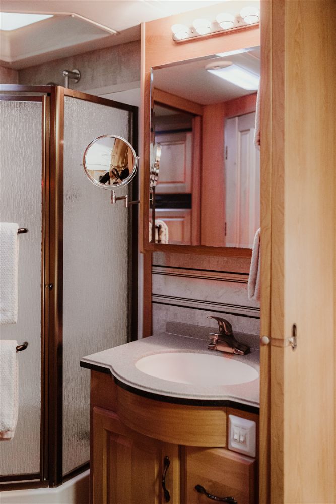 paul_sannen_motorhome_monaco_knight_grey_interior_3