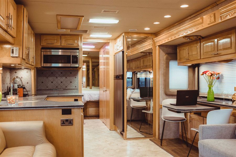 paul_sannen_motorhome_monterey_beaver_interior_1