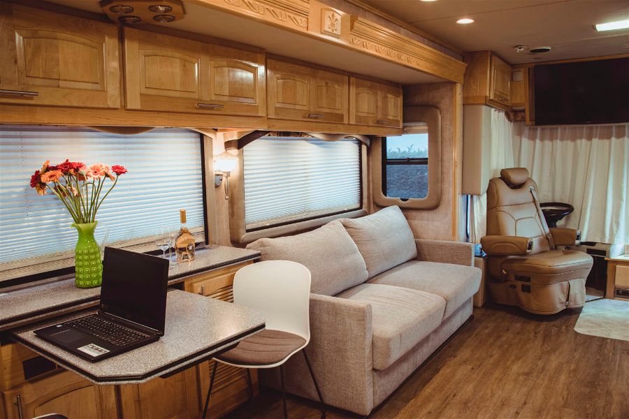 paul_sannen_motorhome_monterey_beaver_interior_2