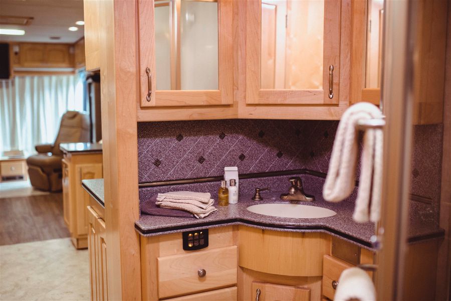 paul_sannen_motorhome_monterey_beaver_interior_5