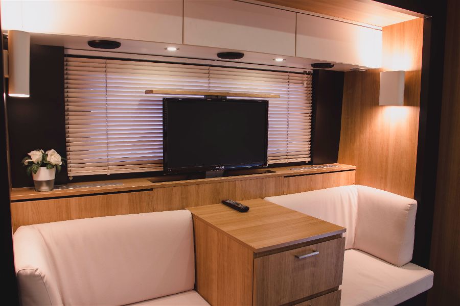 paul_sannen_motorhome_renault_magnum_stx_interior_10