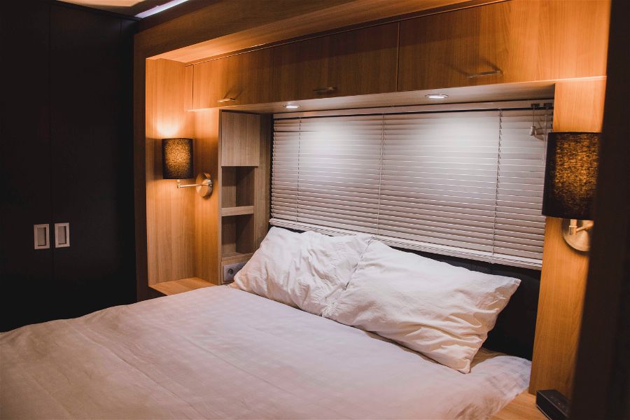 paul_sannen_motorhome_renault_magnum_stx_interior_4