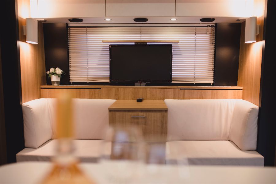 paul_sannen_motorhome_renault_magnum_stx_interior_5