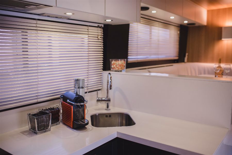 paul_sannen_motorhome_renault_magnum_stx_interior_6