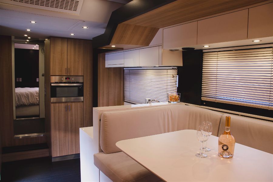 paul_sannen_motorhome_renault_magnum_stx_interior_9