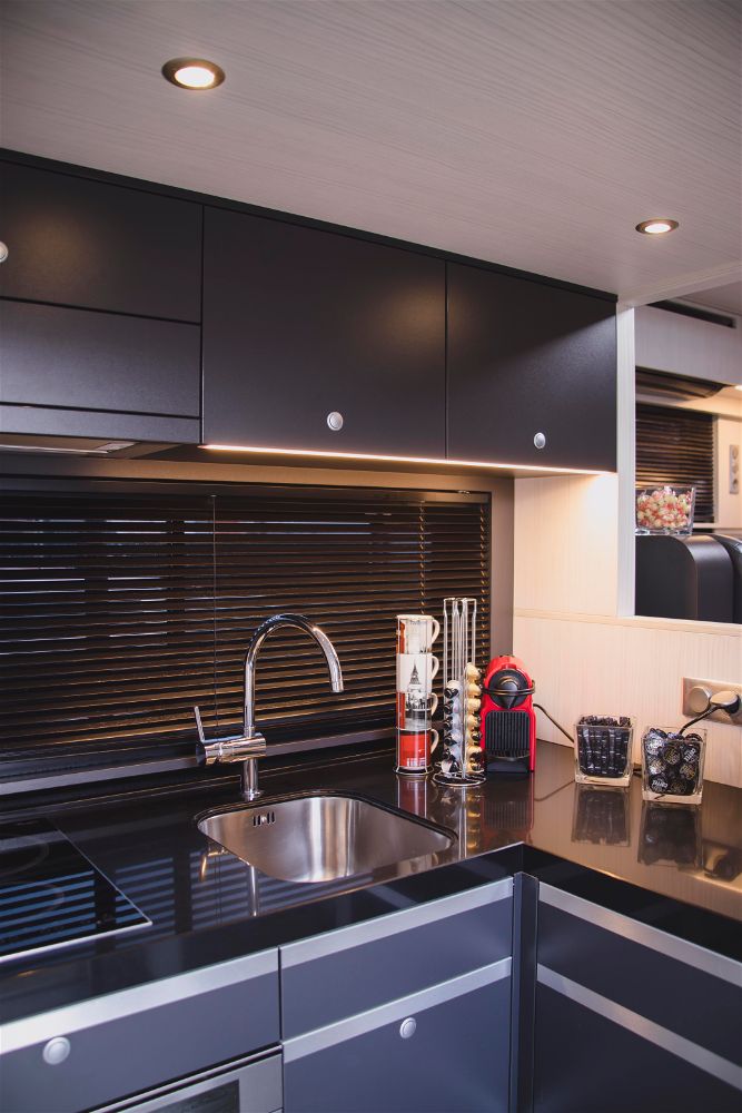 paul_sannen_motorhome_volvo_stx_interior_10