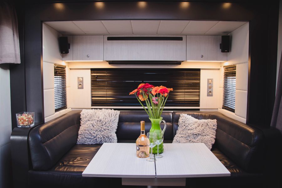 paul_sannen_motorhome_volvo_stx_interior_3