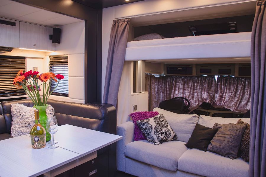 paul_sannen_motorhome_volvo_stx_interior_4