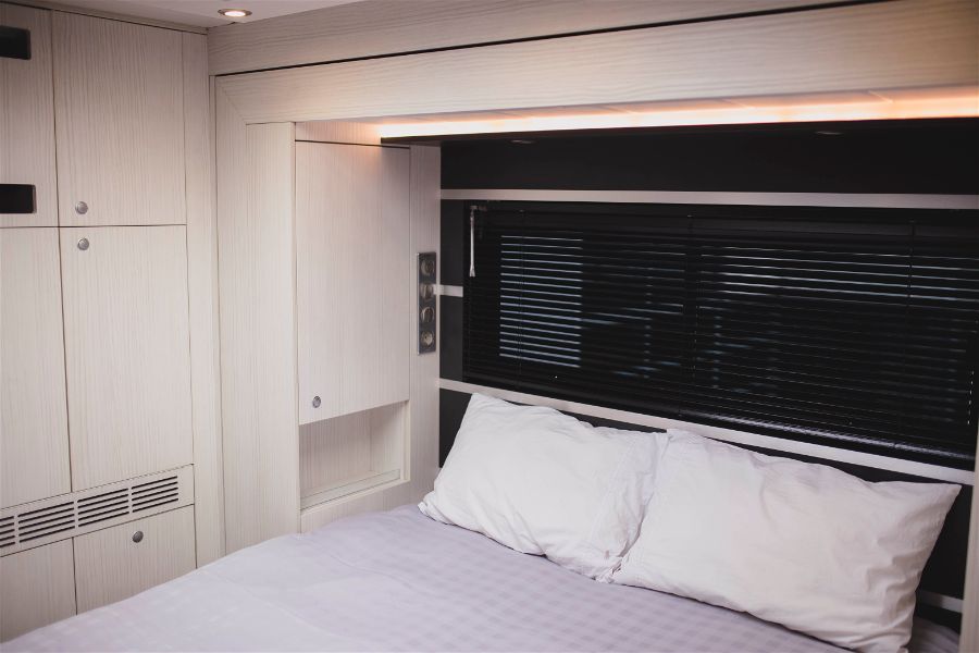 paul_sannen_motorhome_volvo_stx_interior_5