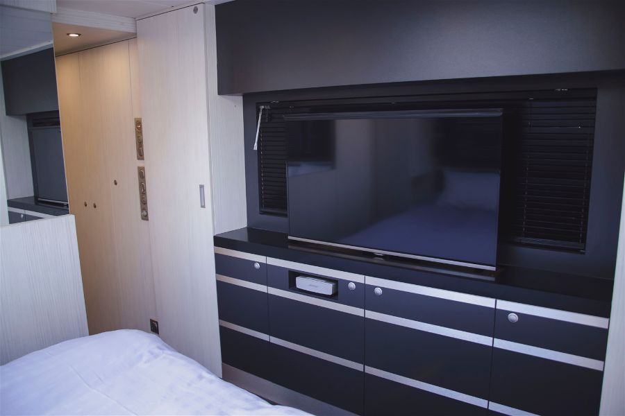 paul_sannen_motorhome_volvo_stx_interior_7