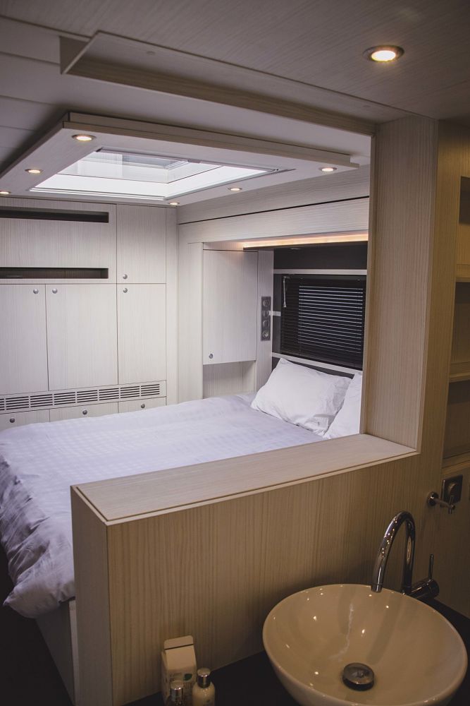 paul_sannen_motorhome_volvo_stx_interior_9