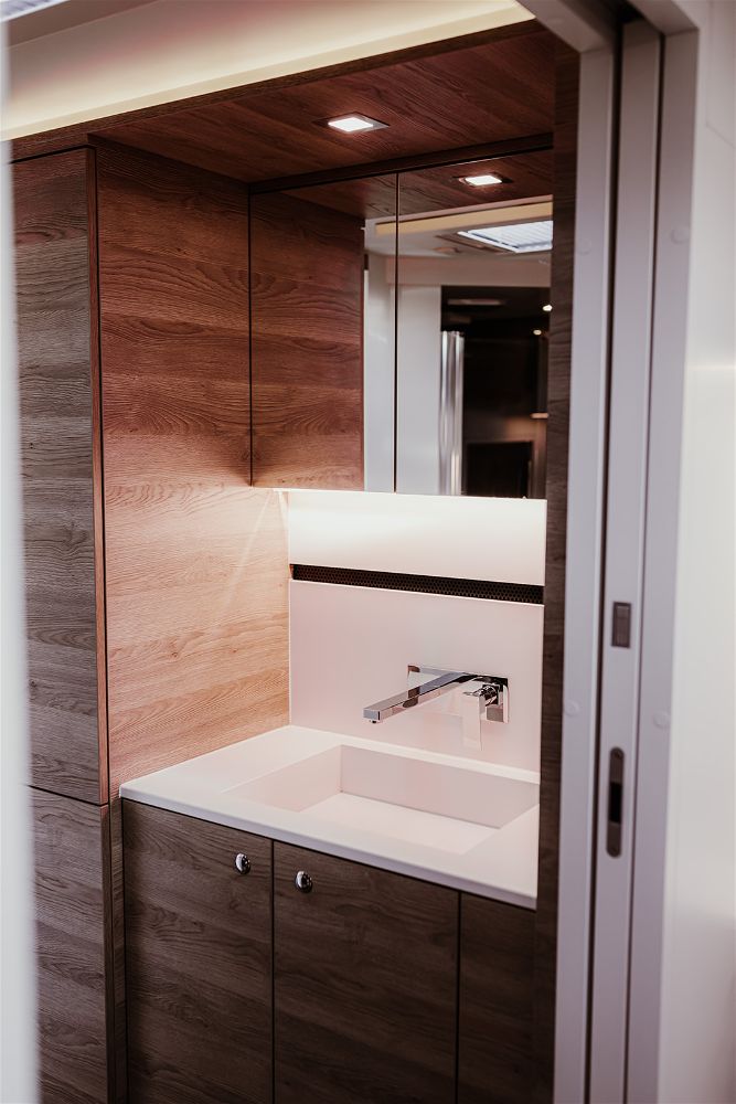 paul_sannen_motorhome_mercedes_stx_white_interior_7-opt
