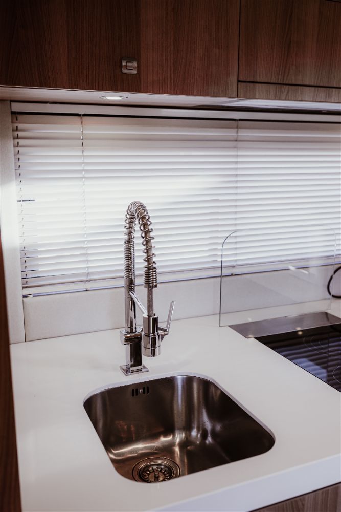 paul_sannen_motorhome_volvo_stx_interior_9_opt