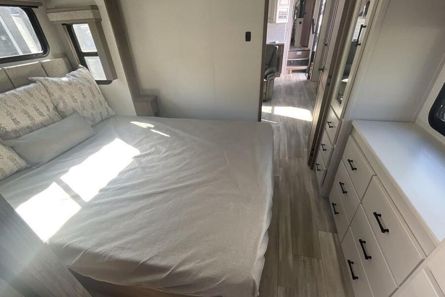 paul_sannen_motorhome_alliance_paradigm_interior_5