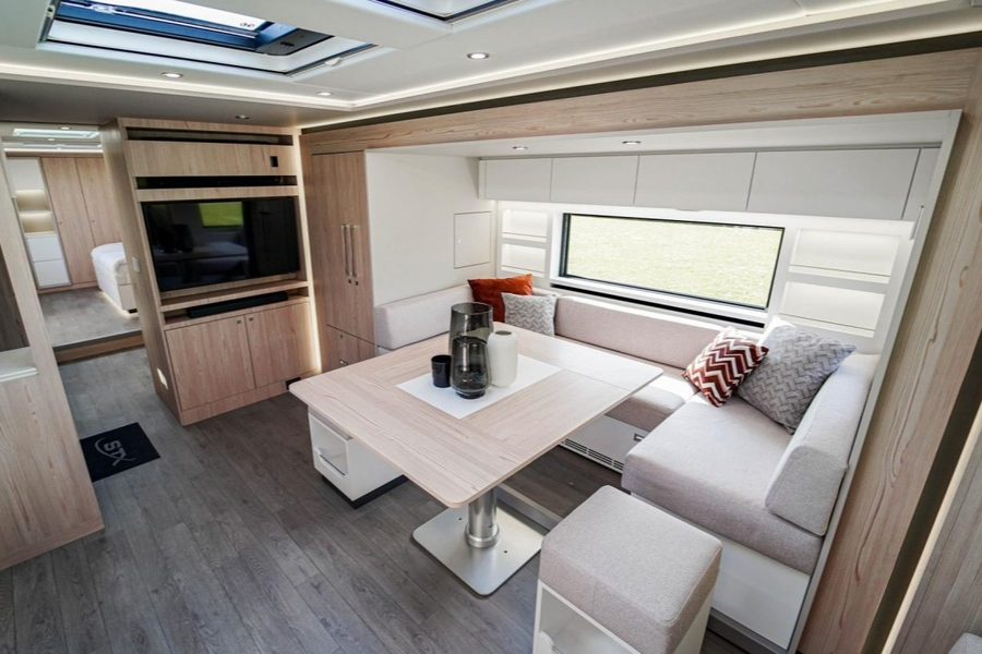 paul_sannen_motorhome_mercedes_actros_white_interior_3