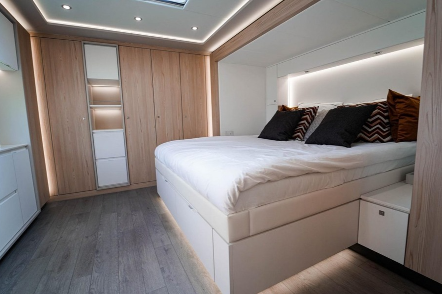 paul_sannen_motorhome_mercedes_actros_white_interior_6