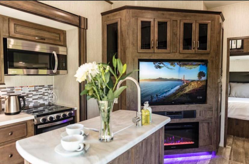 paul_sannen_motorhome_sandpiper_fifthwheel_interior_2