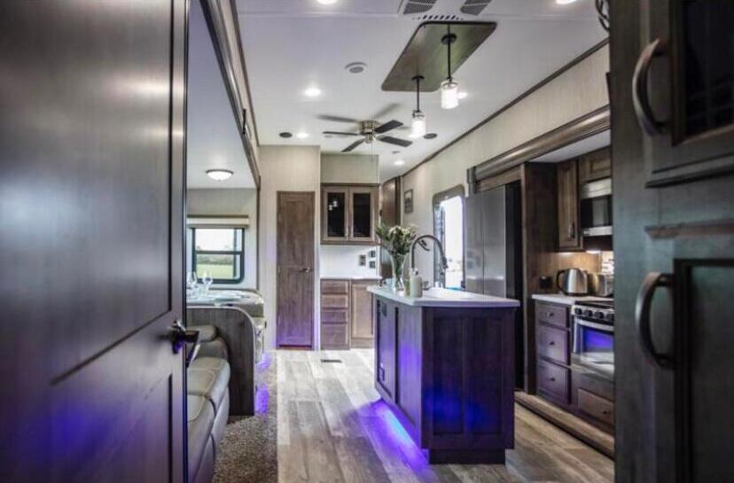 paul_sannen_motorhome_sandpiper_fifthwheel_interior_3