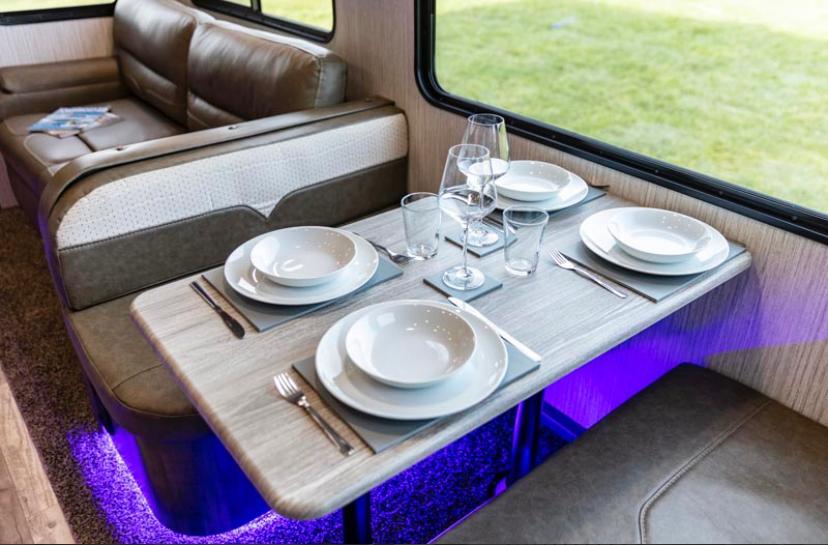 paul_sannen_motorhome_sandpiper_fifthwheel_interior_4