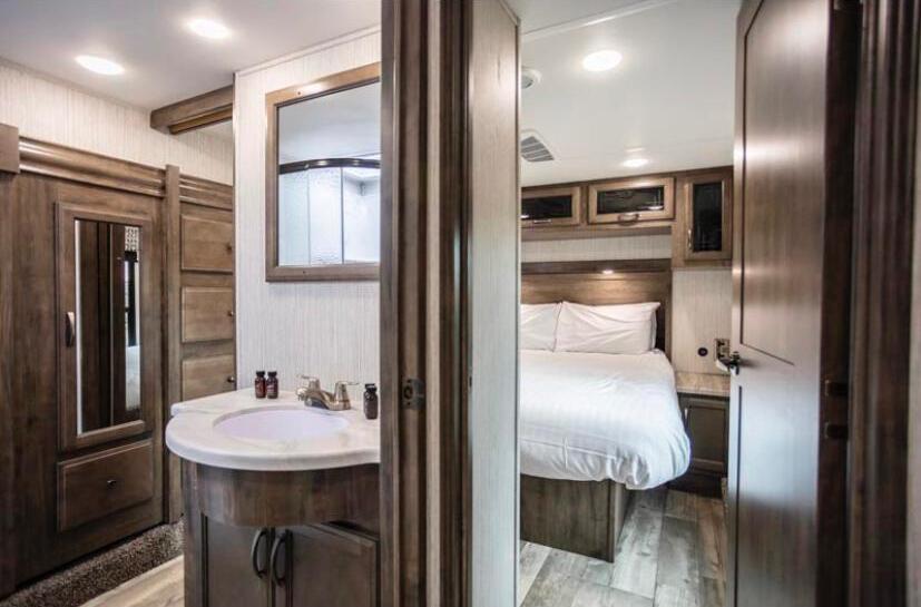 paul_sannen_motorhome_sandpiper_fifthwheel_interior_5