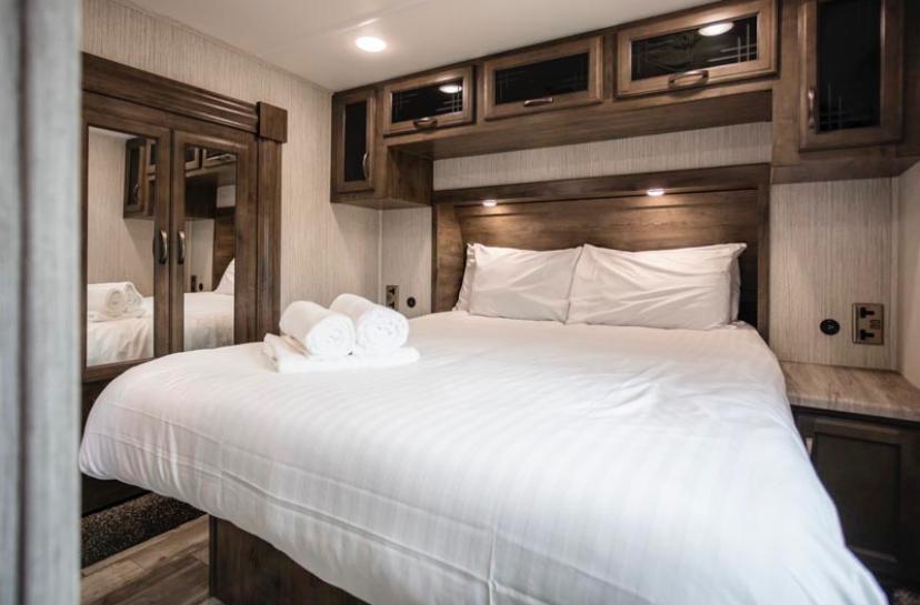 paul_sannen_motorhome_sandpiper_fifthwheel_interior_6