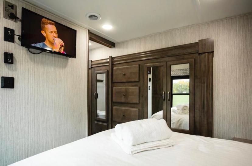 paul_sannen_motorhome_sandpiper_fifthwheel_interior_7